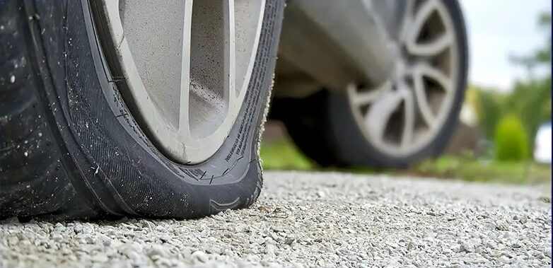 Pneu crevé sur graviers, intervention depannage-vehicule pour changement de roue à Narbonne